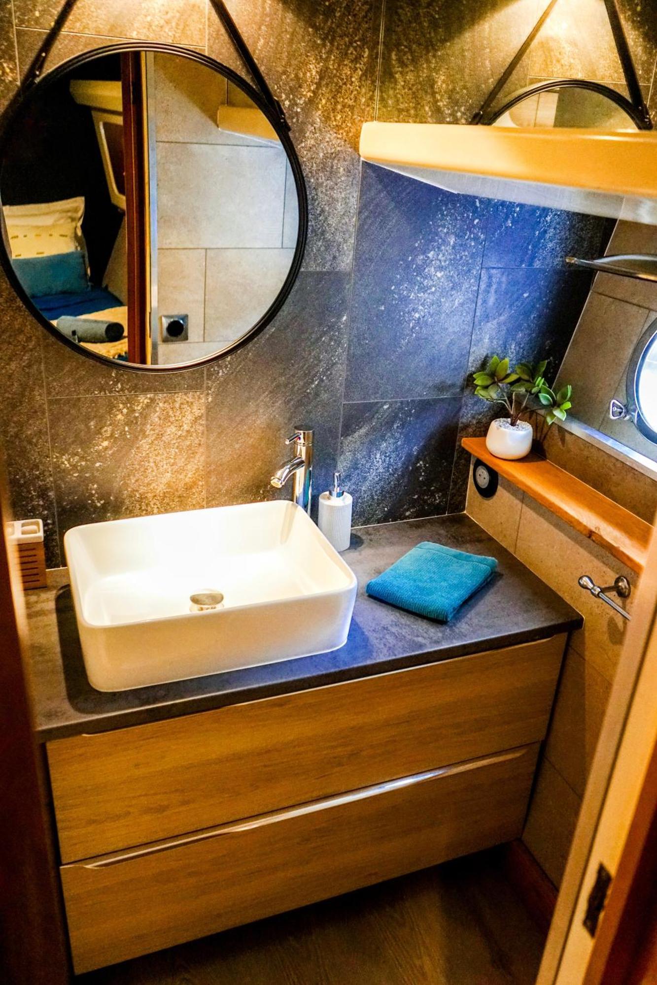 Hotel Yacht Aquamarina Vieux Port La Rochelle La Rochelle  Zewnętrze zdjęcie