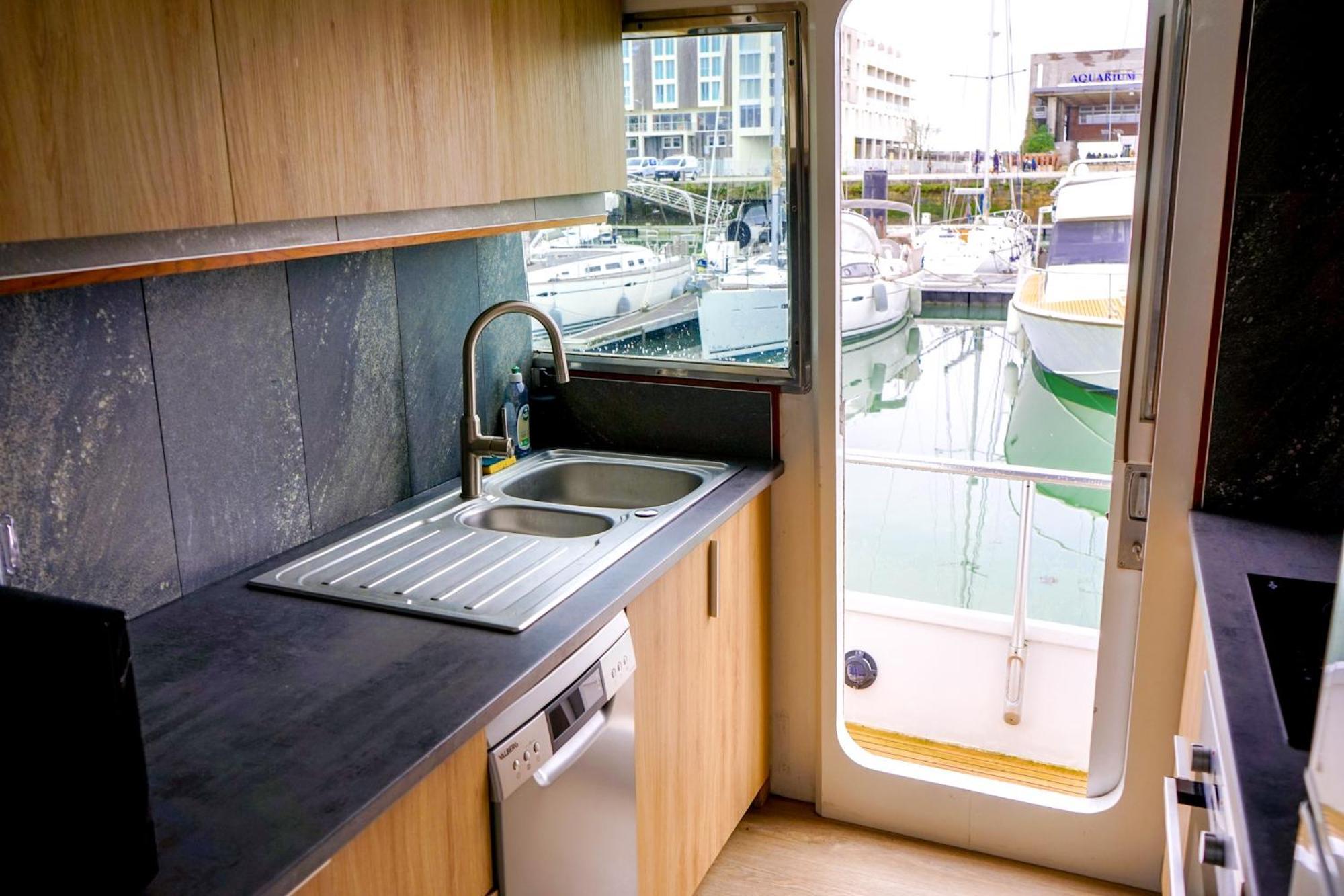 Hotel Yacht Aquamarina Vieux Port La Rochelle La Rochelle  Zewnętrze zdjęcie
